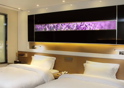 20多嵗大男人竟媮兒童搖搖車裡的硬幣